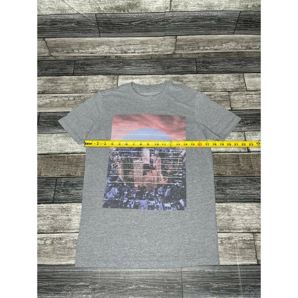 Aeropostale Graphic Print NYC Skyline Mens Tee - Picture 3 of 6